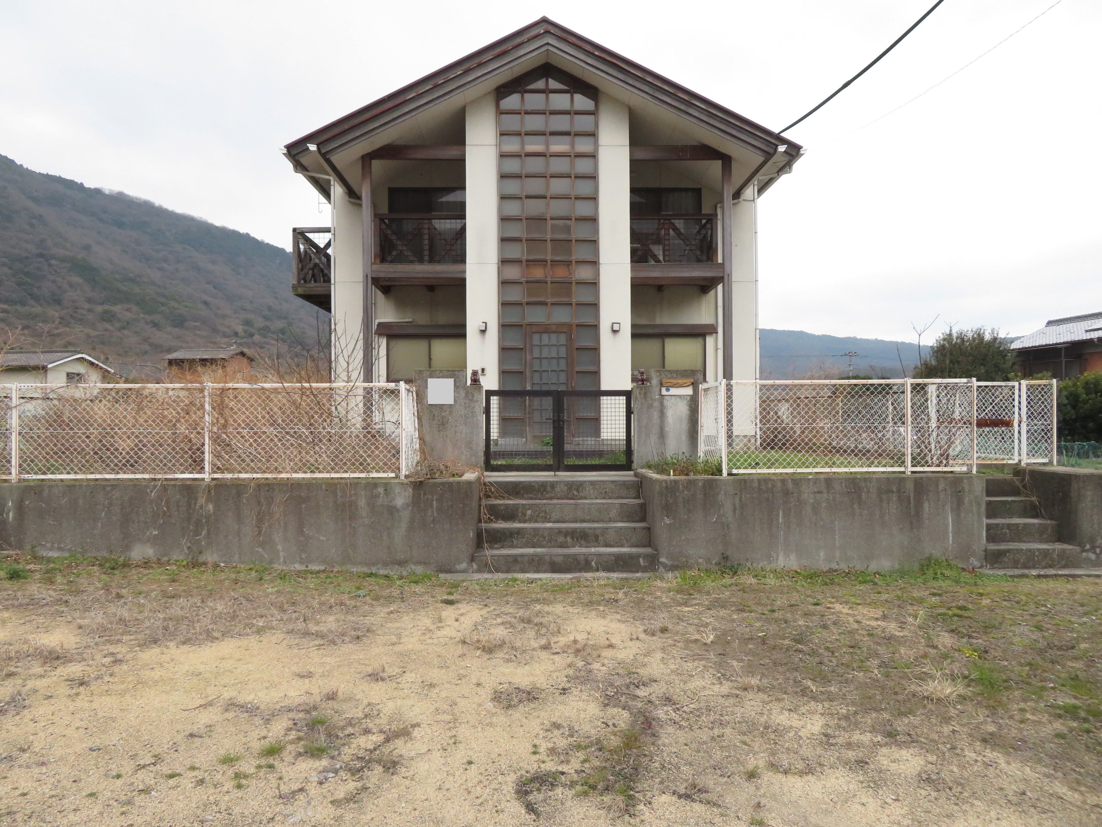 坂出市王越町の戸建て物件です。