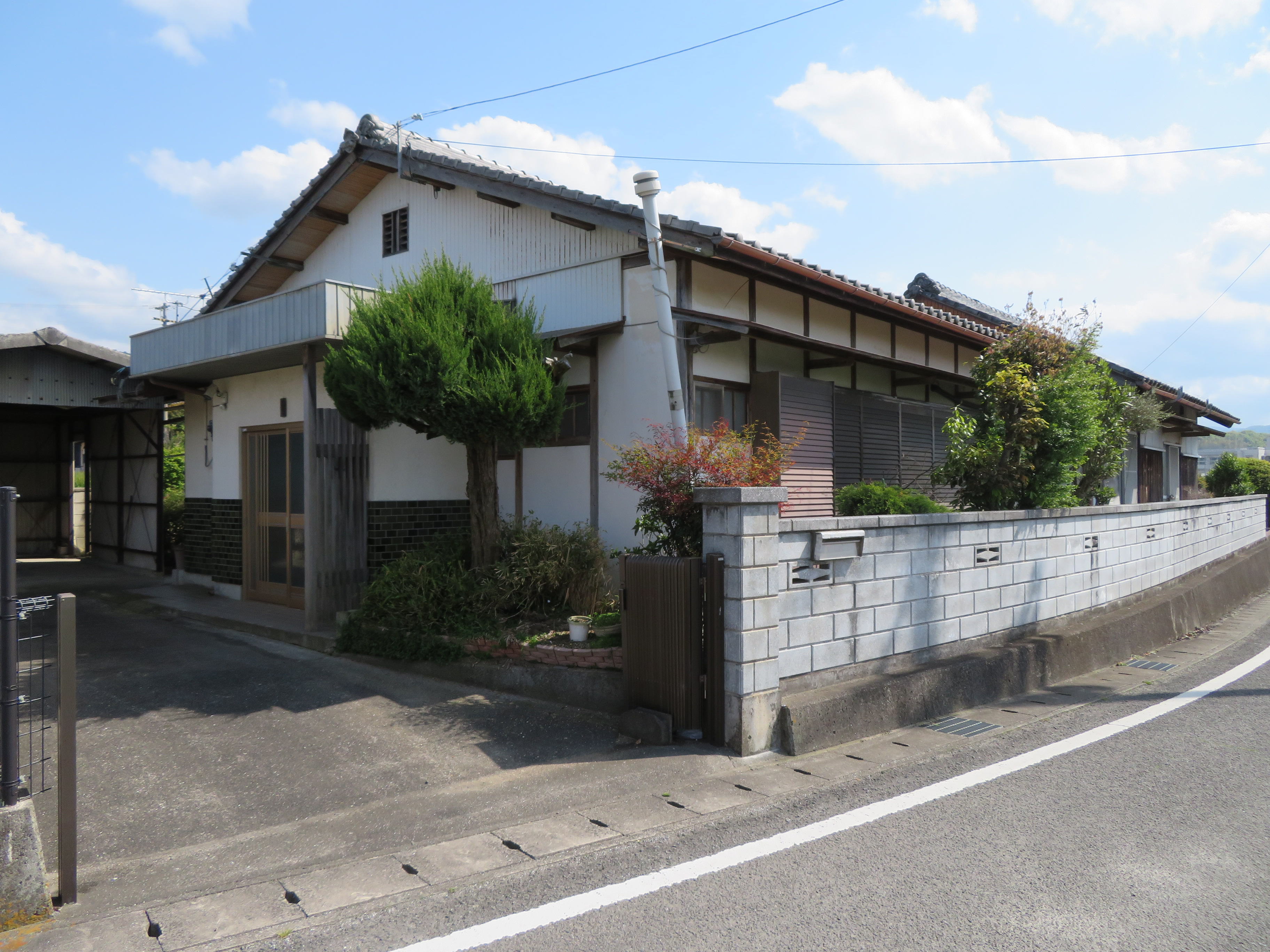 ＜居宅＞観音寺市粟井町の戸建て物件です。