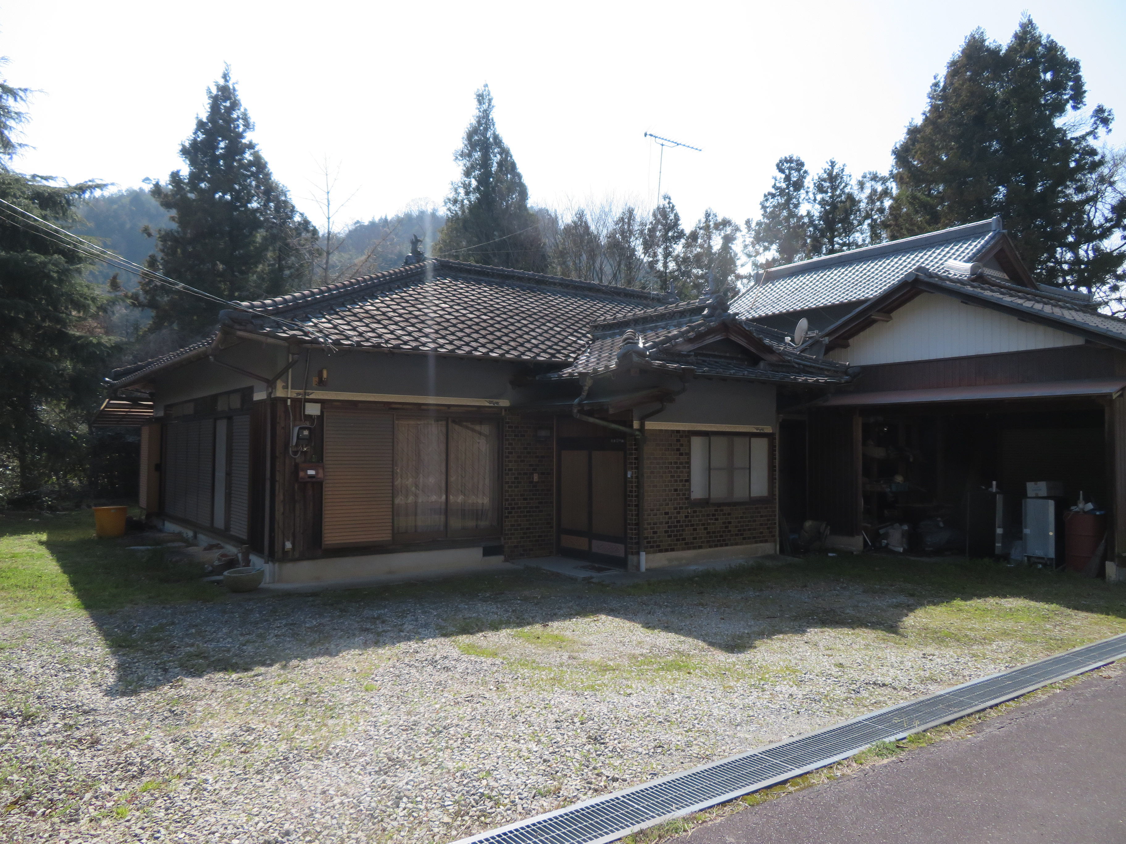 ＜居宅＞まんのう町塩入の戸建て物件です